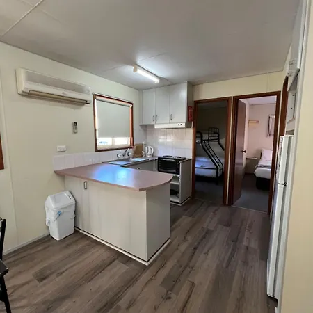 Pioneer Tourist Park Hotel Deniliquin Exterior photo