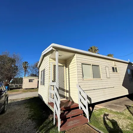 Pioneer Tourist Park Hotel Deniliquin Exterior photo