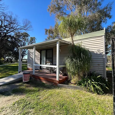 Pioneer Tourist Park Hotel Deniliquin Exterior photo