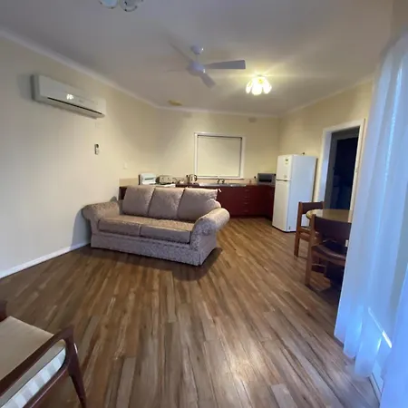 Pioneer Tourist Park Hotel Deniliquin Exterior photo