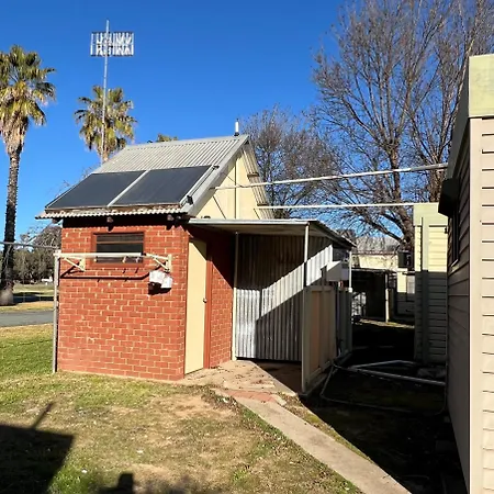 Pioneer Tourist Park Hotel Deniliquin Exterior photo