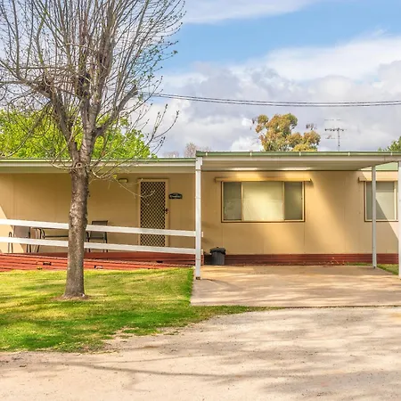Pioneer Tourist Park Hotel Deniliquin Exterior photo