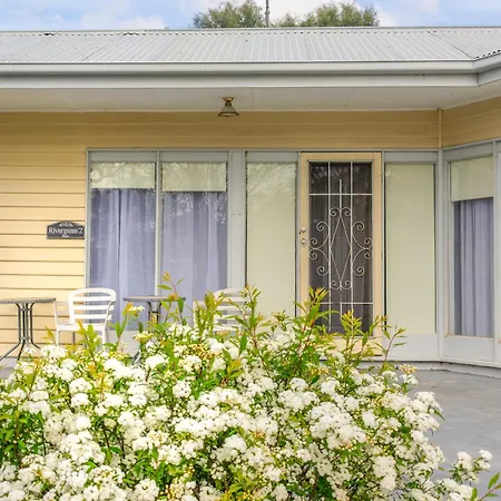 Pioneer Tourist Park Hotel Deniliquin Exterior photo