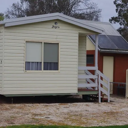 Pioneer Tourist Park Hotel Deniliquin Exterior photo