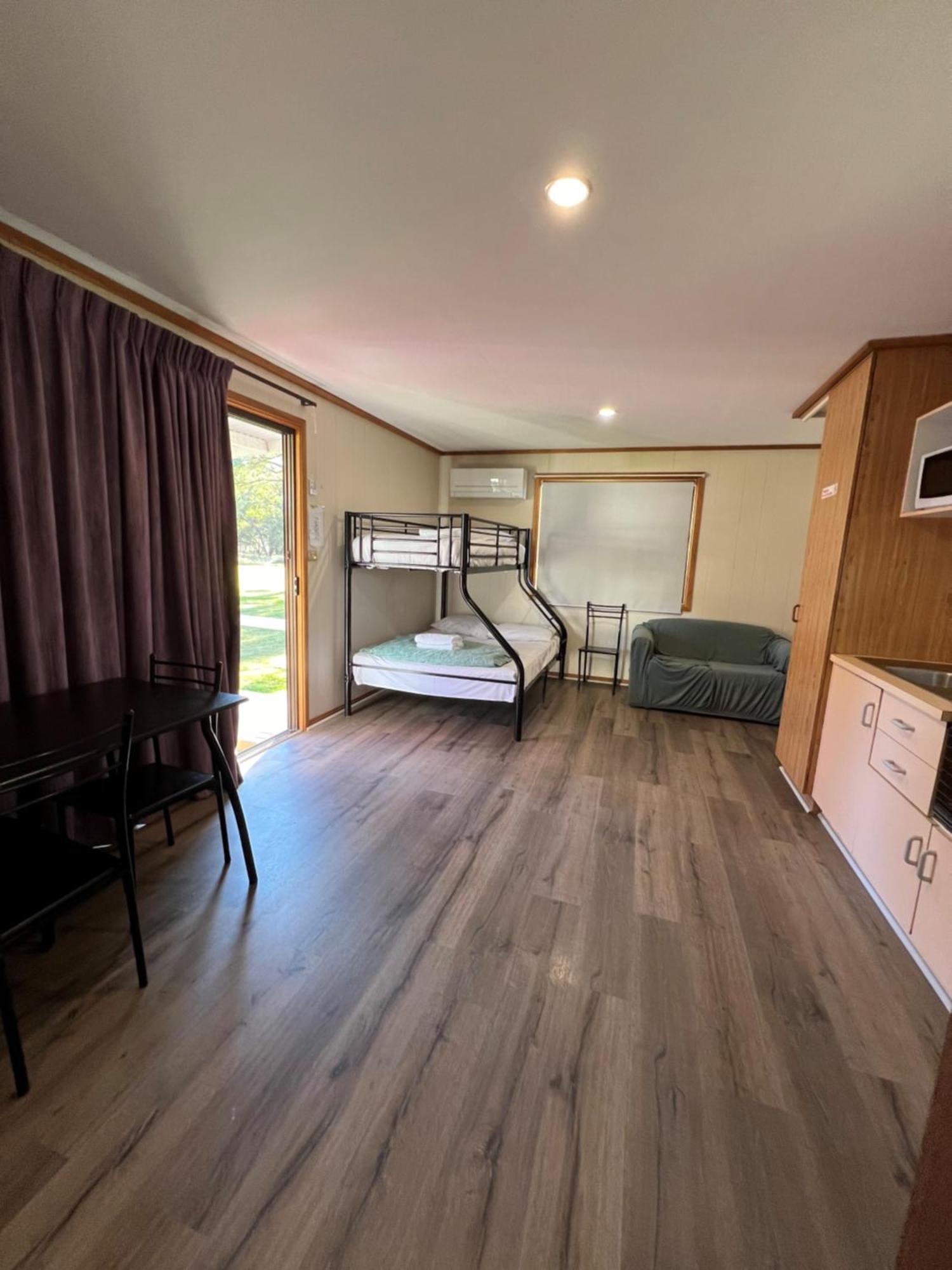 Campsite Pioneer Tourist Park Deniliquin